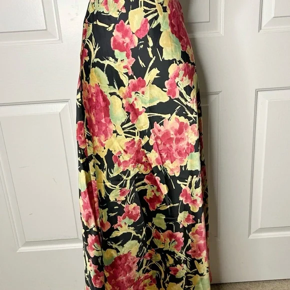Lauren Ralph Lauren
Floral Charmeuse Midi Skirt in Multi (size 10) - Picture 6 of 10